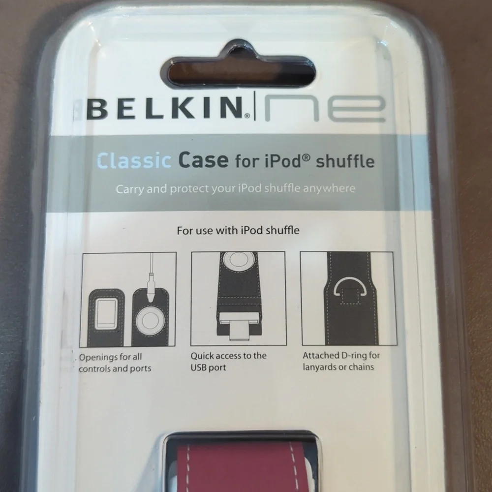 Belkin ne Classic Case for iPod Shuffle Red White Black Fine Grain Leather NIP